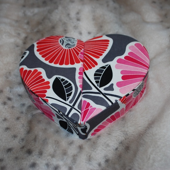 *** Vera Bradley Heart Shape Jewelry/Trinket Box - Picture 1 of 7